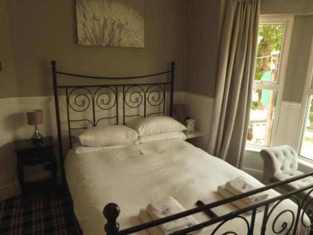 Twin Oaks Guest House 卡德纳姆 外观 照片