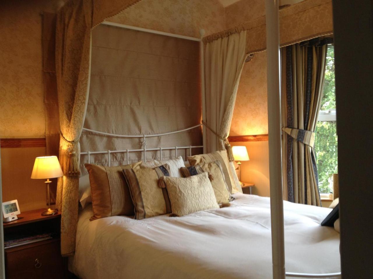 Twin Oaks Guest House 卡德纳姆 外观 照片