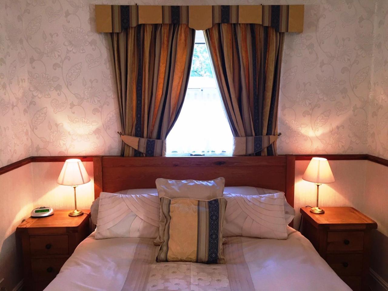 Twin Oaks Guest House 卡德纳姆 外观 照片