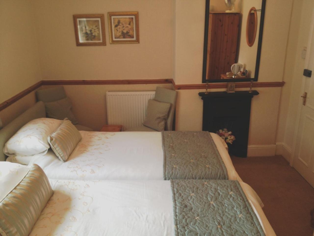 Twin Oaks Guest House 卡德纳姆 外观 照片
